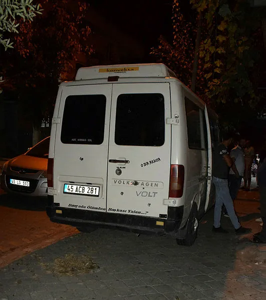 esiyle-tartisip-rastgele-ates-maganda-2si-cocuk-3-kisiyi-vurdu-1602173215753.jpg Eşiyle tartışıp rastgele ateş açan maganda 2'si çocuk 3 kişiyi vurdu-5