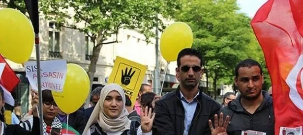 Paris’te Muhammed Mursi gösterisi