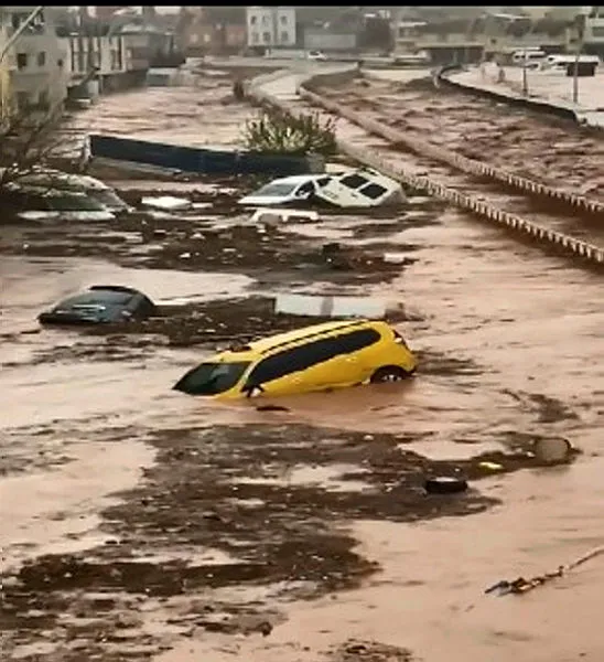 Şanlıurfa'da sel felaketi! Valilikten okullar için 'tatil' kararı: Can kaybı 17'ye yükseldi-11
