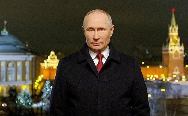 rusyada-kaskad-tv-vladimir-putinin-kafasini-kesik-olarak-yayina-verdi-1609709471446.jpeg Rusya'da Kaskad TV Vladimir Putin'in kafasını 'kesik' olarak yayına verdi!-4