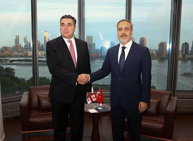 Dışişleri Bakanı Hakan Fidan'dan yoğun diplomasi trafiği: Birçok ülkeden mevkidaşıyla bir araya geldi-11