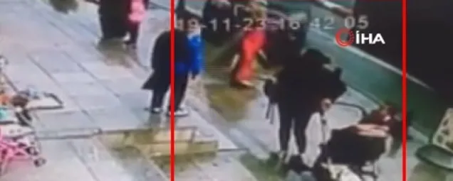 Sultanbeylide dehşete düşüren kaza kamerada... Kontrolden çıkan araç yayaları böyle altına aldı |Video