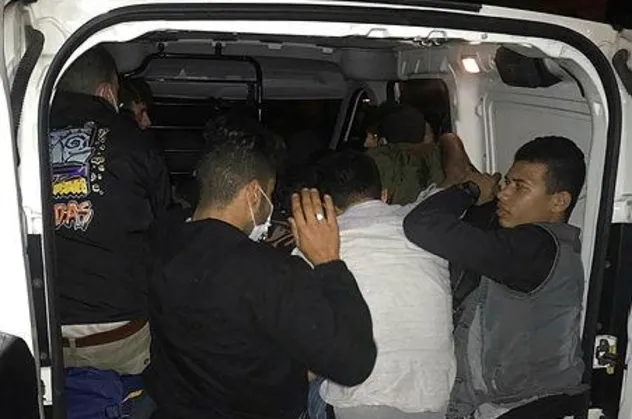 Tekirdağ'da pes dedirten olay: 5 kişi kapasiteli araçta 15 sığınmacı yakalandı
