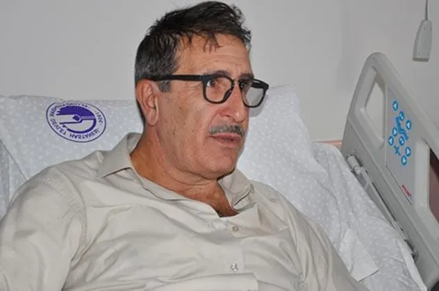 Cem Özer'in ayağı kırıldı