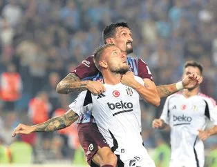Kartal duvara tosladı