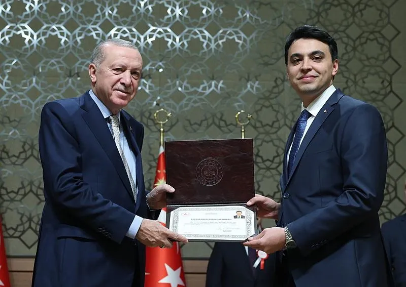 Başkan Recep Tayyip Erdoğan, Cumhurbaşkanlığı Külliyesi'nde, 110. Dönem Kaymakamlar Kurası Töreni'ne katılarak bir konuşma yaptı. (AA)