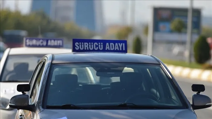 a1-b1-b-c1-d-f-ve-g-sinifi-ehliyeti-olanlar-dikkat-artik-yas-siniri-sil-bastan-degisiyor-16-yasinda-olanlar-1702378467668.jpg Artık yaş sınırı sil baştan değişiyor! A1, B1, B, C1, D, F ve G sınıfı ehliyeti olanlar dikkat! O tarihe kadar...-6