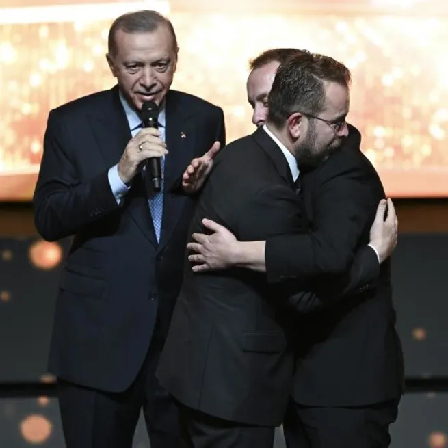 Başkan Recep Tayyip Erdoğan Beştepede Ömür ve Yunus Emre Akkor kardeşleri barıştırdı: Biriz, beraberiz, hep birlikte Türkiyeyiz