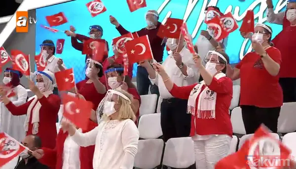 Müge Anlı'dan 23 Nisan'da çocuklara sürprizi! Tabletlerini aldılar canlı yayında bayram coşkusu yaşattılar - 25