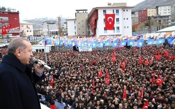 Hakkari Türk bayraklarıyla oraya koştu-3