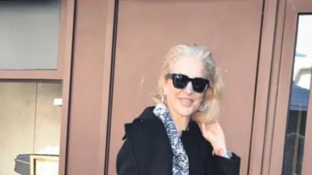 Burcu Esmersoy, yoğun iş temposunda alışverişe de zaman ayırdı