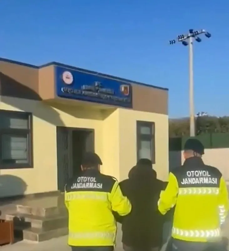 Hatay’da otoyolda tehlikeli yarış: 4 sürücüye işlem yapıldı-2