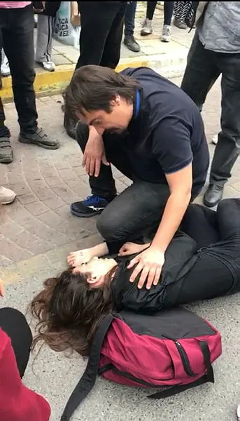 İstanbul Maltepe’de minibüs terörü! Genç kız tıka basa dolu minibüsten yola düştü-1