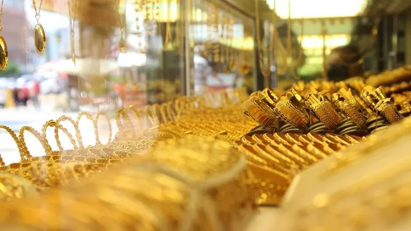dunyaca-unlu-banka-yil-sonu-altin-tahminini-acikladi-duyan-isi-gucu-birakip-kapalicarsiya-kostu-1710317889252.jpg Dünyaca ünlü banka yıl sonu altın tahminini ilan etti! Duyan işi gücü bırakıp kuyumcuya koştu-6