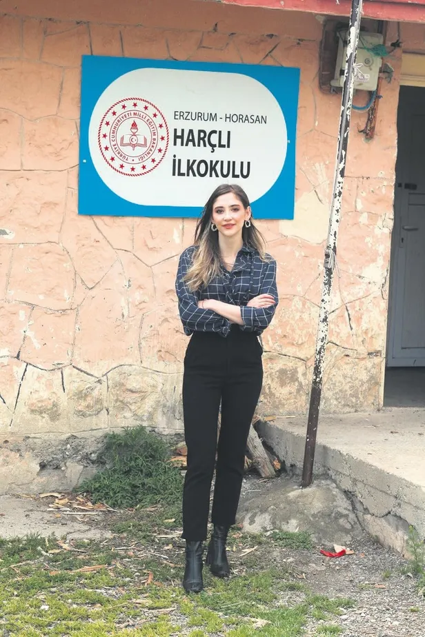 84 yaşındaki Mustafa dede genç meslektaşları ile mazbatasını aldı!-2