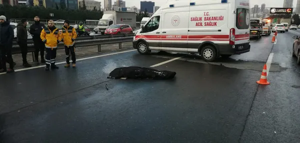 son-dakika-temde-olumlu-kaza-taksinin-carptigi-surucu-olay-yerinde-hayatini-kaybetti-taksici-olay-yerinden-kac-1642577987263.jpg SON DAKİKA: TEM'de ölümlü kaza! Taksinin çarptığı sürücü olay yerinde hayatını kaybetti taksici olay yerinden kaçtı-6