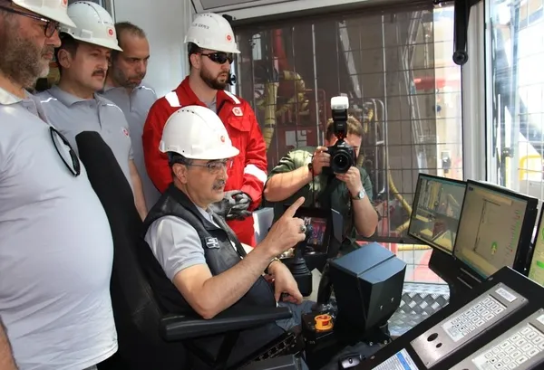 abdulhamid-han-sefere-hazir-ismi-yazildi-turk-bayragi-cizildi-ilk-gorev-tarihi-belli-oldu-1657104011950.jpg 'Abdülhamid Han' sefere hazır! İsmi yazıldı, Türk bayrağı çizildi! İlk görev tarihi belli oldu-7