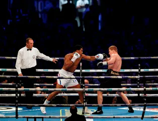 Anthony Joshua-Povetkin maçı nefes kesti! Yine nakavt etti