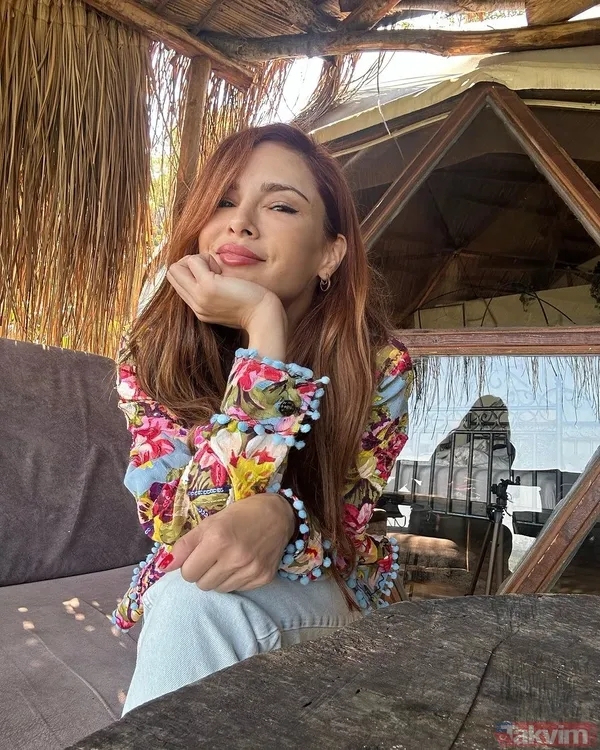 45 yaşındaki Mine Tugay’dan kırmızı bikinili havuz pozu! En doğal haliyle sosyal medyada paylaştı! - 12