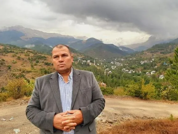 ankaradaki-teror-saldirisinda-kayseri-detayi-aracta-bulunan-ilaclarin-sirri-cozuldu-veteriner-mikail-bozlogani-1696180560439.jpeg Ankara'daki terör saldırısında "Kayseri" detayı! Araçta bulunan ilaçların sırrı çözüldü! Veteriner Mikail Bozloğan'ın cansız bedenini babası bulmuş-11