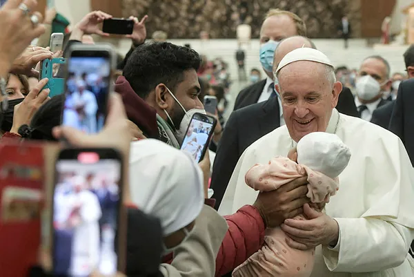 papa-franciscustan-katoliklere-azalan-nufus-tepkisi-cocuk-yapmak-yerine-kedi-ve-kopek-aliyorlar-1641456139146.jpg Papa Franciscus'tan Katoliklere azalan nüfus tepkisi: Çocuk yapmak yerine kedi ve köpek alıyorlar-3