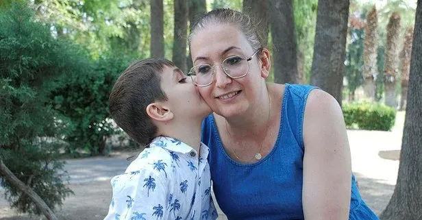 İzmir’de Güneş Akovalı, biri kanser, diğeri ter bezleri rahatsızlığı olan iki oğlu için büyük bir mücadele veriyor