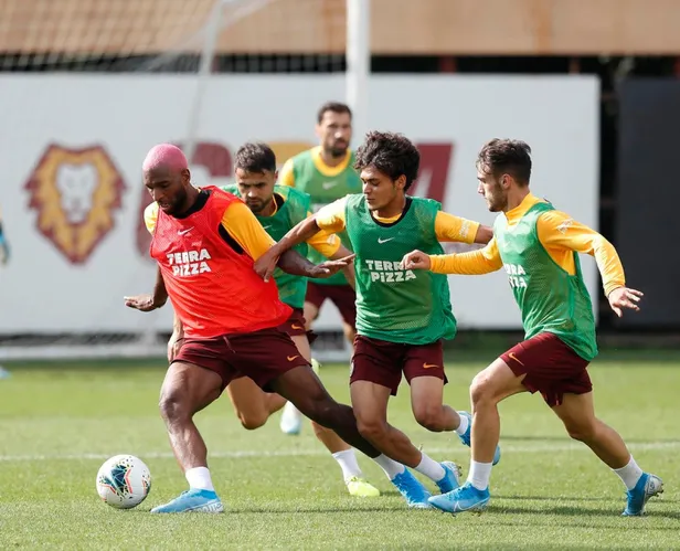 1572355997369.jpg Günler sonra ilk kare! Galatasaray'da Terim ve Falcao...-2