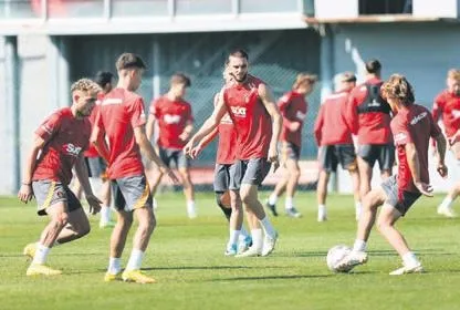 ersin-destanoglunda-mutlu-son-besiktasin-1-numarasi-yeni-sozlesme-sartlarini-kabul-etti-l-spor-haberleri-1664496223902.jpeg Ersin Destanoğlu'nda mutlu son! Beşiktaş'ın 1 numarası yeni sözleşme şartlarını kabul etti l Spor haberleri-8