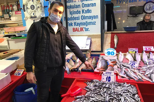 Hamsinin fiyatı 10 liraya düştü! Akın ettiler...
