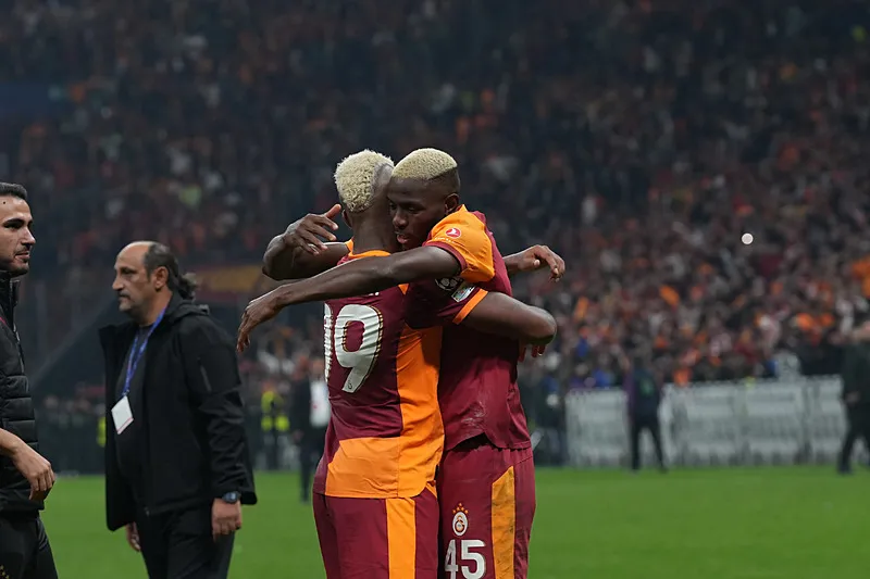 Spor yazarları Galatasaray'ın Liverpool zaferini değerlendirdi! "Enerji patlaması" - 15