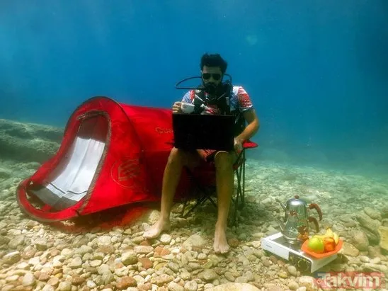 Ünlü oyuncu Burak Sevinç, Fethiye’de deniz dibine kamp kurdu