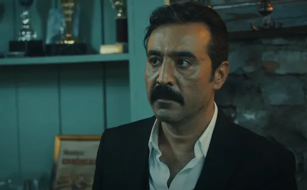 edhodan-eski-evine-dondu-tek-tek-gocuyorlar-mustafa-ustundag-icin-cukurdan-dev-hamle-1607797306415.jpg EDHO'dan eski evine döndü tek tek göçüyorlar! Mustafa Üstündağ için Çukur'dan dev hamle-7