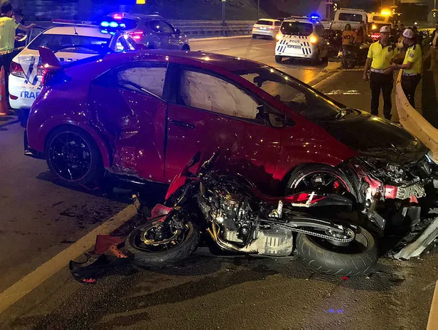 Son dakika haberi: Üsküdar'da korkunç kaza! Otomobil motosiklet grubuna daldı: 1 ölü, 2 ağır yaralı-4