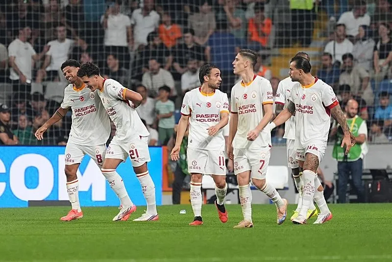 galatasaray-sampiyonlar-liginde-sporting-deplasmaninda-galatasaray-sampiyonlar-liginde-sporting-karsisinda-osi-1788933176012.jpeg Galatasaray Şampiyonlar Ligi'nde Sporting karşısında: Osimhen, Lemina, Singo ve Abdülkerim yok! Okan Buruk'tan ilk 11'de mecburi revizyon-8