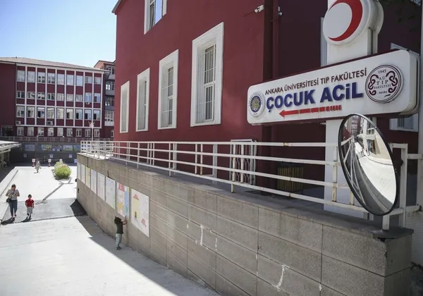 boluda-icme-suyundan-etkilenen-bazi-hastalarda-hus-ortaya-cikti-1658487330853.jpg İçme suyundan etkilenen hastalara tanı konuldu: HÜS-3