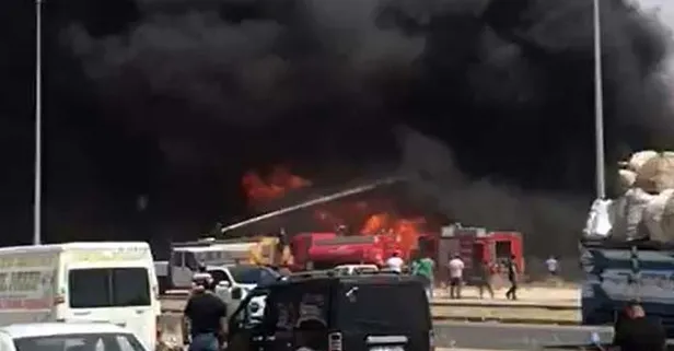 Gaziantep'de plastik malzemelerinin satıldığı iş yerinde yangın! 5 araç kullanılamaz halde