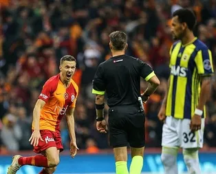 Fenerbahçe ve Galatasaray arasında oynanan karşılaşmalara yabancı futbolcular damga vurdu