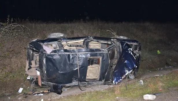 Cenaze yolunda feci kaza! Amaya Taşova'da şarampole yuvarlanan cip hurdaya döndü: 3 ölü, 1 yaralı