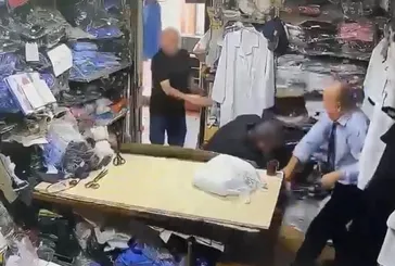Kocaeli’de tekstilci, komşusunu darbetti: O anlar kamerada