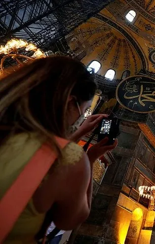 Ayasofya Camii'nde yeni dönem! Girişlerde kıyafet düzenlemesi getirildi