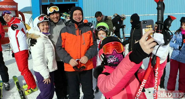 Ekrem İmamoğlu Elazığ'daki depremin yaraları sarılmadan tatile çıktı! Erzurum'da kayak yapıyor - 8