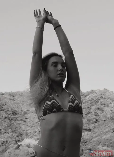 Survivor Sude Burcu durdurulamıyor siyah bikinisiyle sevgilisi Mert Öcal'la göz göze diz dize aşk pozu 'Mert Öcal çok şanslı' - 13