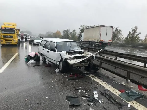 TEM'de feci kaza! 27 araç birbirine girdi: 3'ü ağır 17 yaralı-5