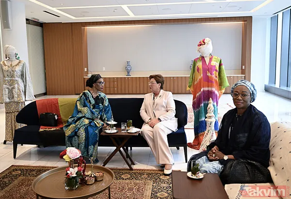 Masa Etrafında Paylaşılan Yemekle Birlikte Mutluluğun Da Çoğaldığına Dikkati Çeken Emine Erdoğan, "Afrika Sofrasına Misafir Olduğunuzda, Sunumundan Pişirme...