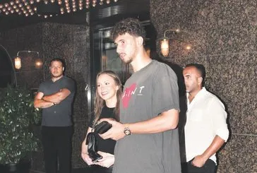 Basketbolcu Alperen Şengün sır gibi sakladığı sevgilisi Hannah Cherry ile ilk kez görüntülendi!