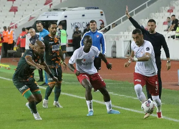 son-dakika-alanyaspor-sivasspordan-puani-90da-aldi-1661192473385.jpg