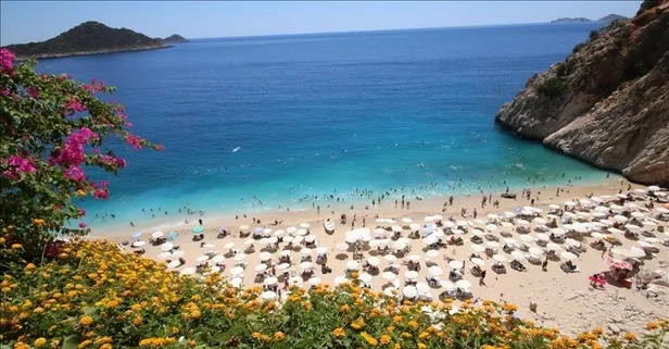 İlk 9 ayda turizmde rekor gelir: "Yıl sonu 64 milyar hedefimizi tutturacağız"