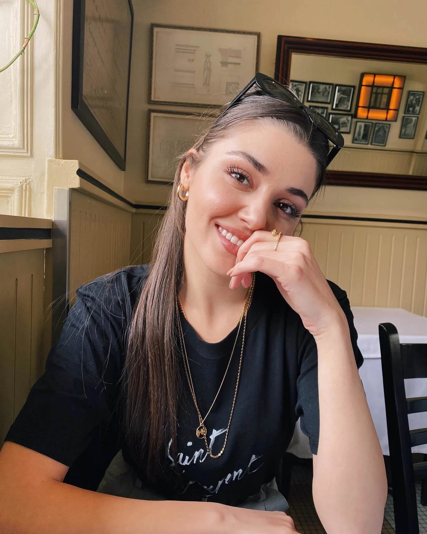 Suskunluğunu bozan Hande Erçel’den çok konuşulacak açıklamalar: Hayat bana borçlu gibi hissediyorum! - 4