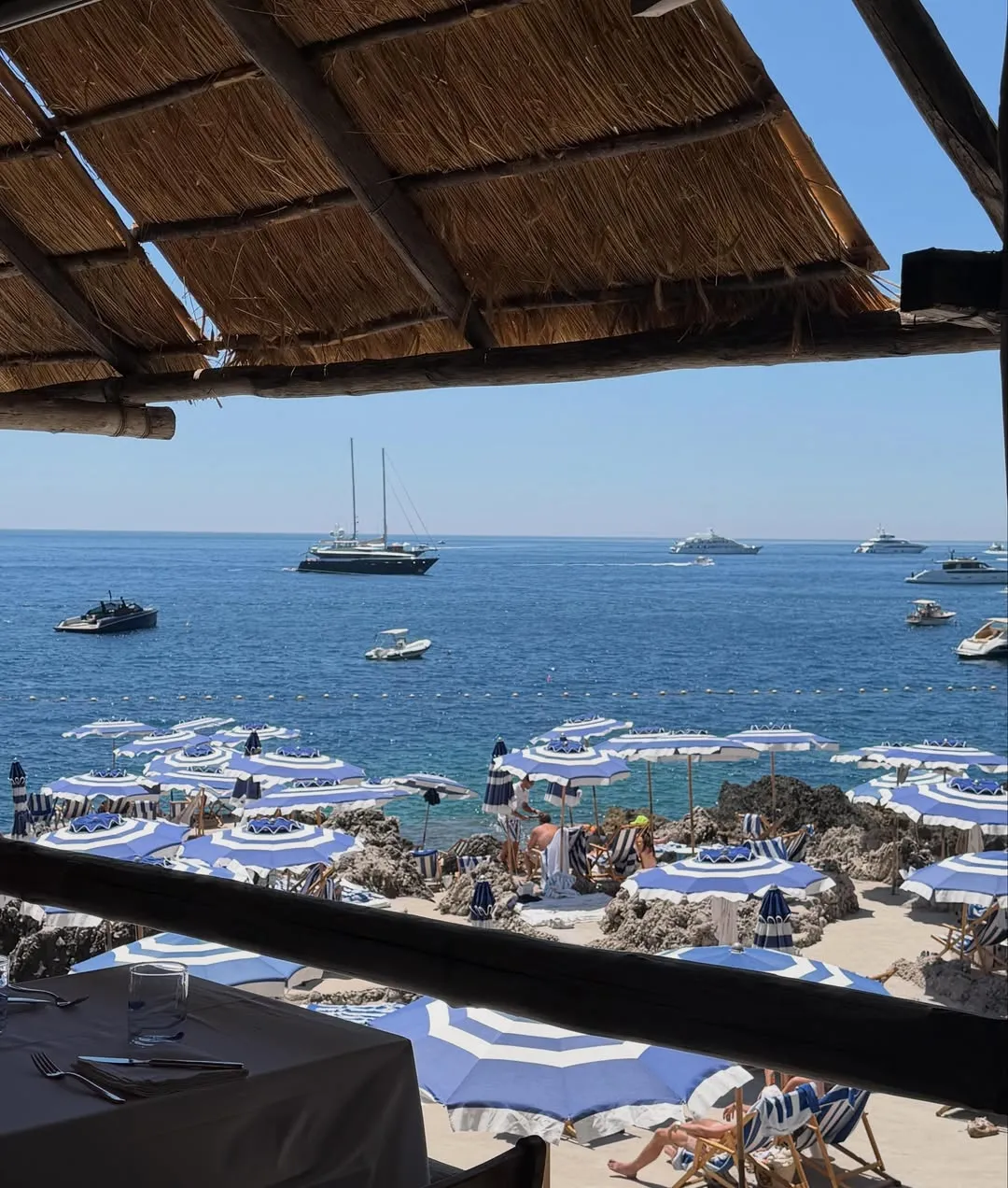 1782196020904.jpg Afra Saraçoğlu tatil sezonunu açtı: Bikinili pozları sosyal medyayı salladı-5