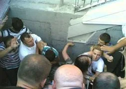 Metrobüs durağında büyük panik!